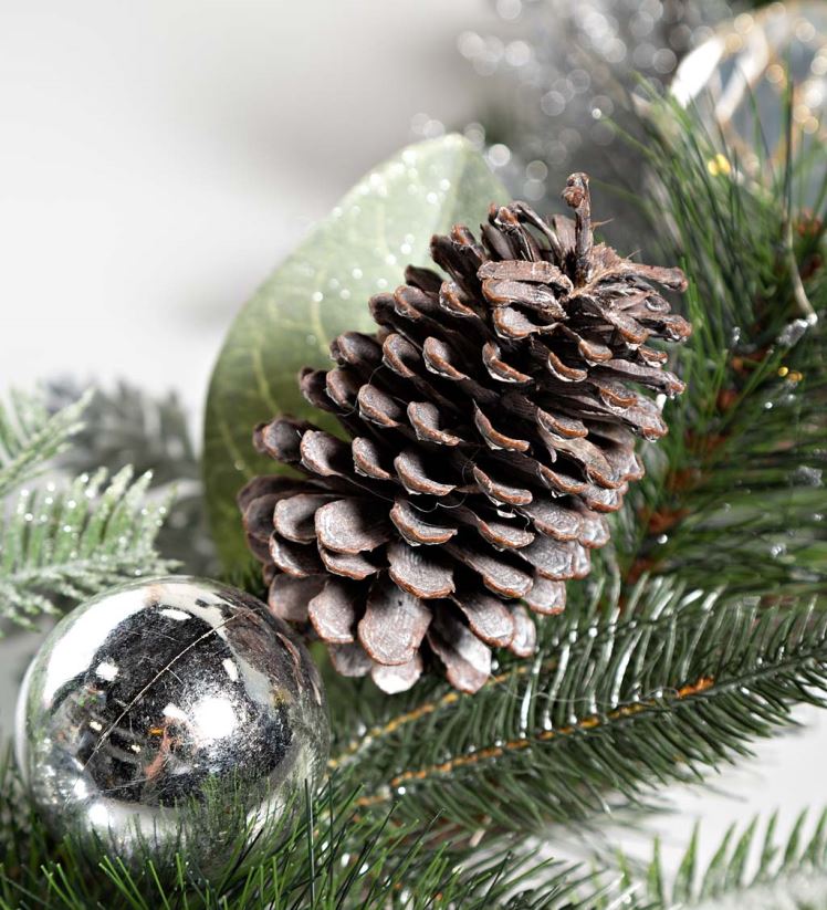 Plow & Hearth articles ménagers guirlande de vacances à feuilles persistantes argentée éclairée 0BNZ1707