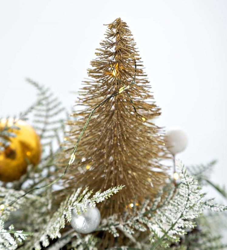 Plow & Hearth articles ménagers pièce maîtresse de vacances éclairée avec des arbres à goupillons 0BNZ1706