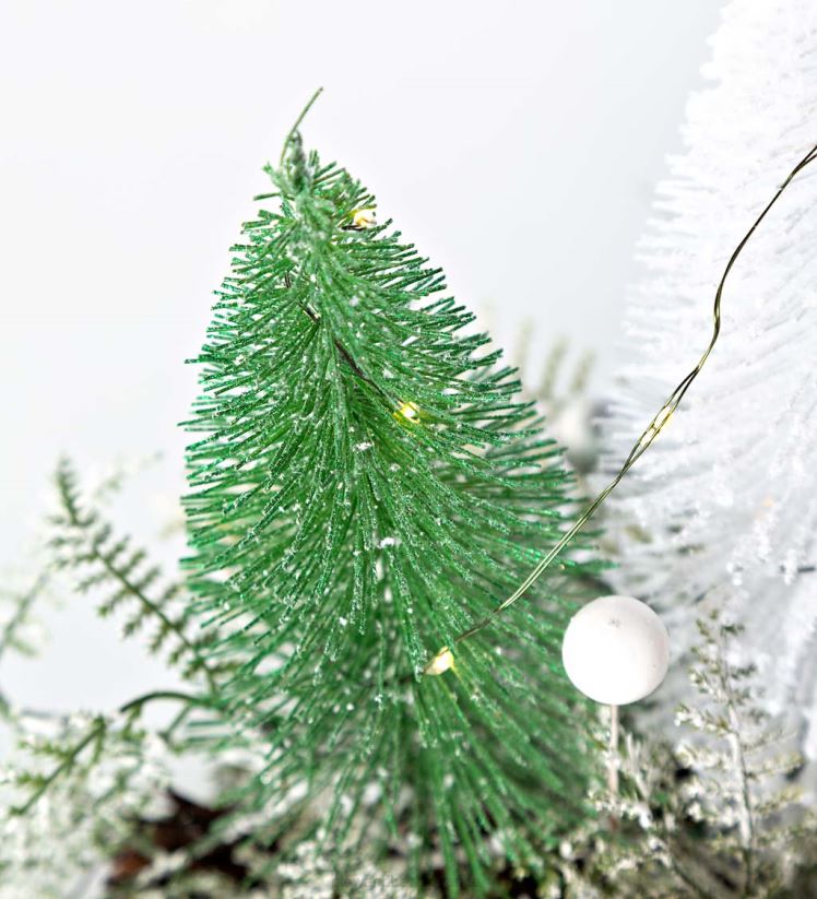 Plow & Hearth articles ménagers pièce maîtresse de vacances éclairée avec des arbres à goupillons 0BNZ1706