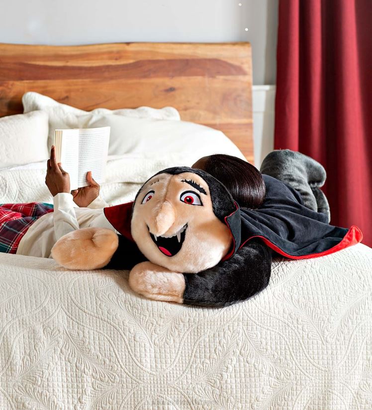 Plow & Hearth articles ménagers Oreiller de corps câlin en peluche vampire d'Halloween 0BNZ2406