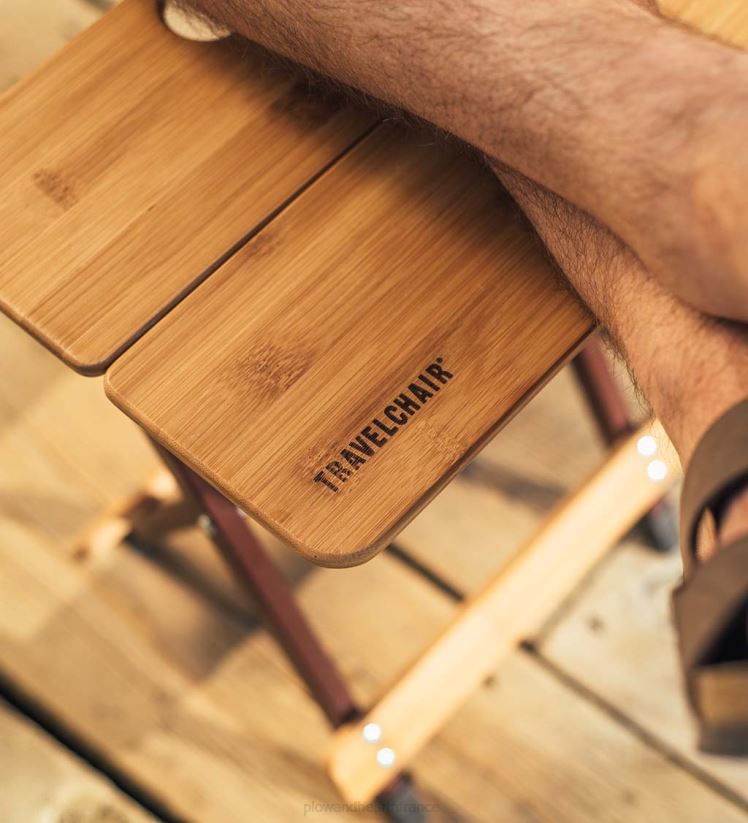 Plow & Hearth articles ménagers table d'appoint de camp pliante en bambou avec porte-verre à vin - bambou/bronze 0BNZ1176