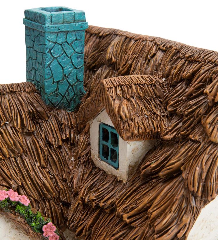 Plow & Hearth cour et jardin Jardin de fées miniature, maison de campagne anglaise solaire 0BNZ186