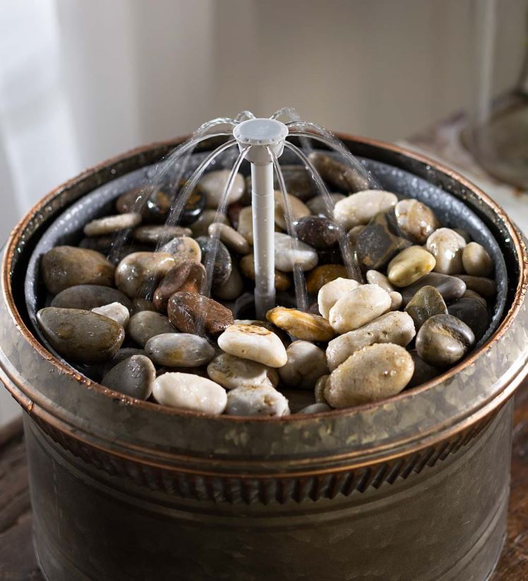 Plow & Hearth cour et jardin Kit de fontaine intelligente rechargeable sans fil Hydria 0BNZ91