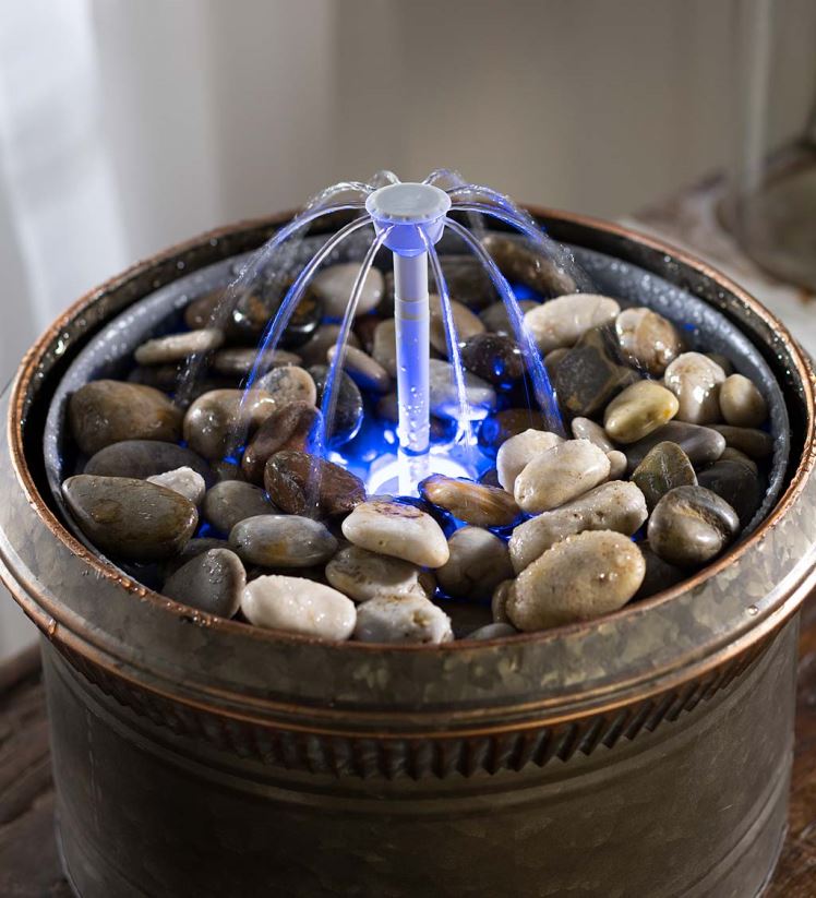 Plow & Hearth cour et jardin Kit de fontaine intelligente rechargeable sans fil Hydria 0BNZ91