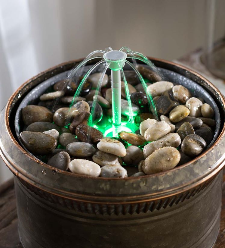 Plow & Hearth cour et jardin Kit de fontaine intelligente rechargeable sans fil Hydria 0BNZ91