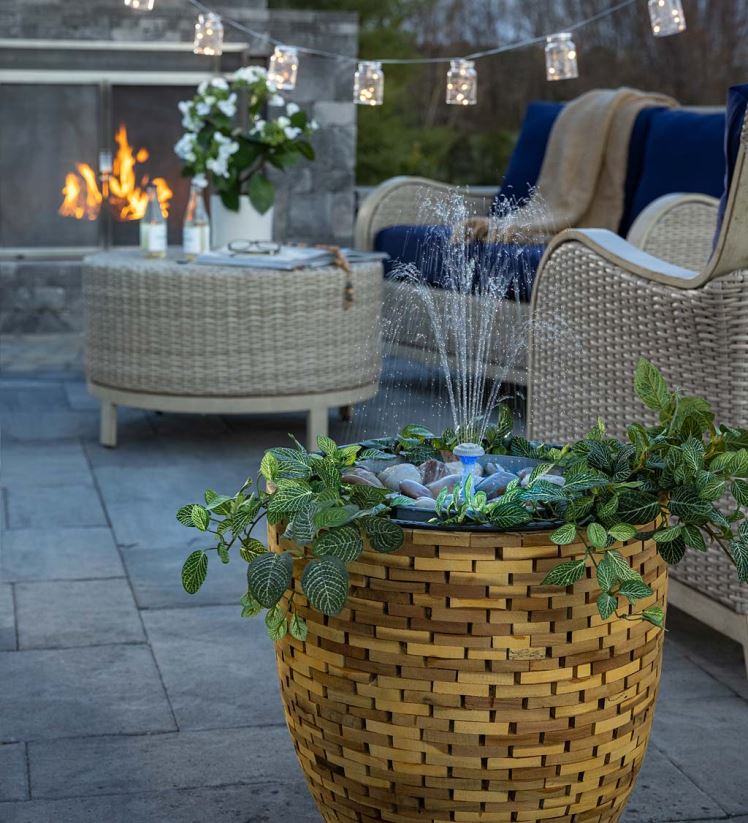 Plow & Hearth cour et jardin Kit de fontaine intelligente rechargeable sans fil Hydria 0BNZ91