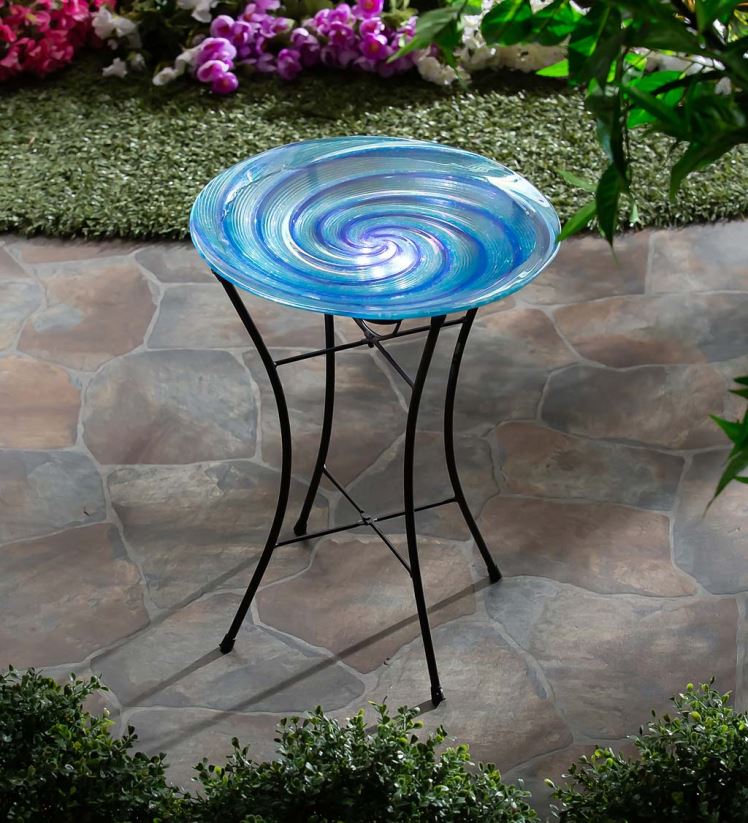 Plow & Hearth cour et jardin Bain d'oiseaux en verre tourbillonnant bleu avec support solaire 0BNZ477