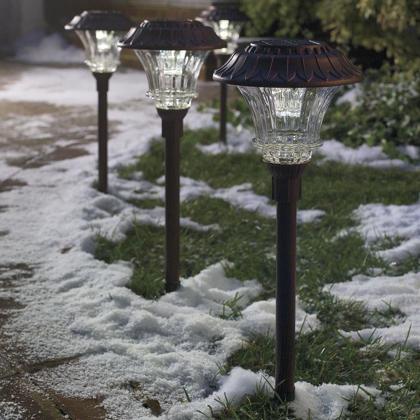 Plow & Hearth cour et jardin Lampes de chemin à LED solaires super lumineuses, ensemble de 4 - étain 0BNZ453