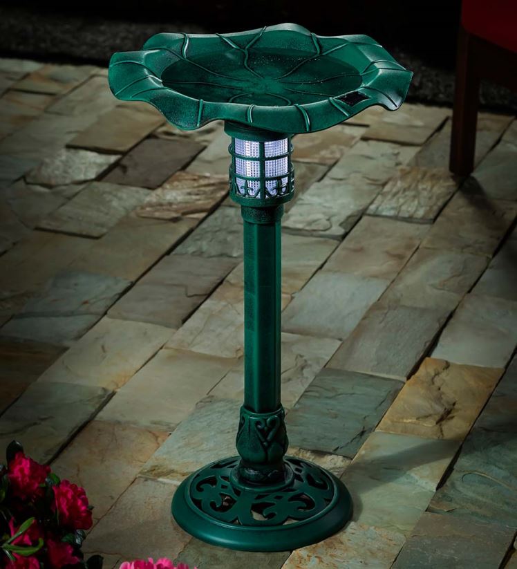 Plow & Hearth cour et jardin bain d'oiseaux solaire aux nénuphars 0BNZ481