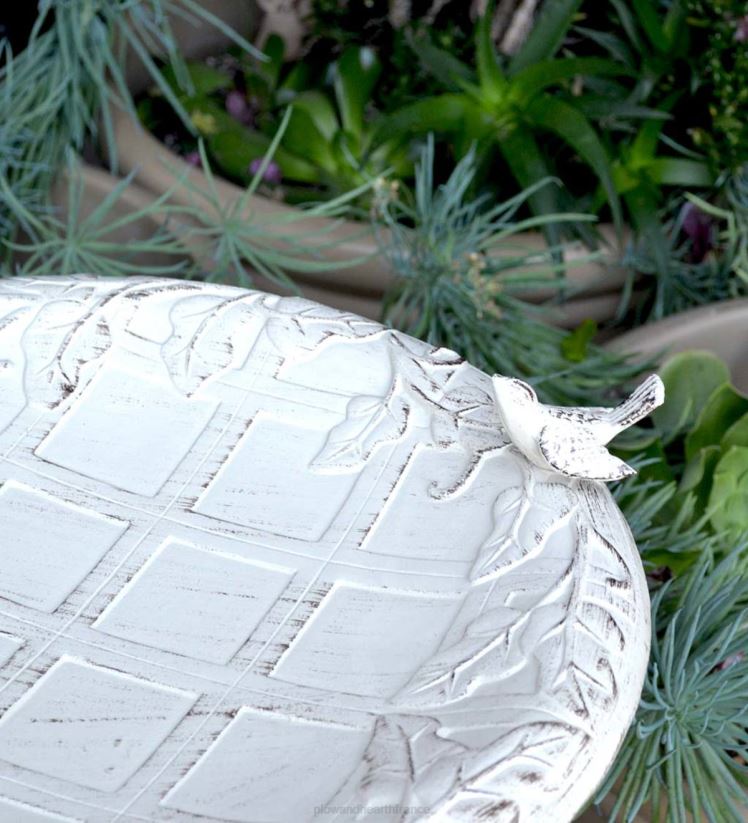 Plow & Hearth cour et jardin Bain d'oiseaux en métal avec lierre anglais - blanc vintage 0BNZ835