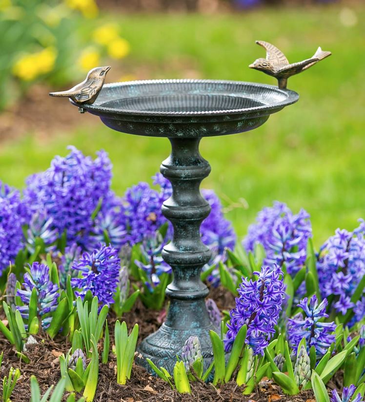 Plow & Hearth cour et jardin bain d'oiseaux sur pied en métal avec oiseaux chanteurs sculptés 0BNZ829