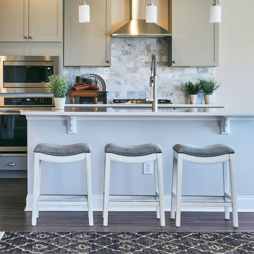 Plow & Hearth meubles Tabouret de bar avec siège en selle Clara - blanc 0BNZ2056