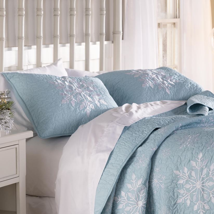 Plow & Hearth saisonniers et cadeaux ensemble de courtepointe en coton avec des flocons de neige tombants 0BNZ2246