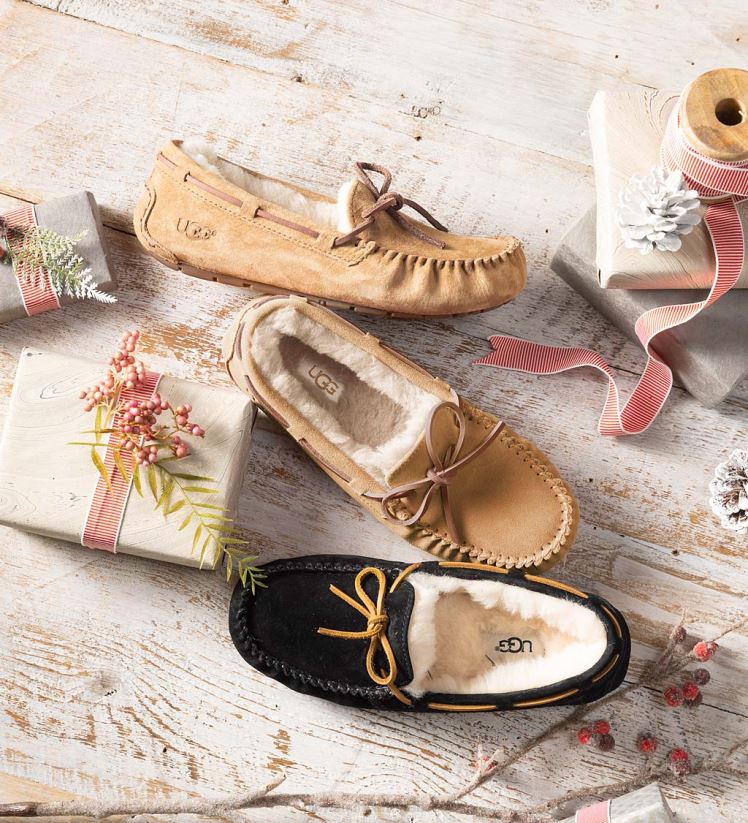 Plow & Hearth saisonniers et cadeaux ugg dakota pantoufles mocassins en daim pour femmes - noir - taille 6 0BNZ3058